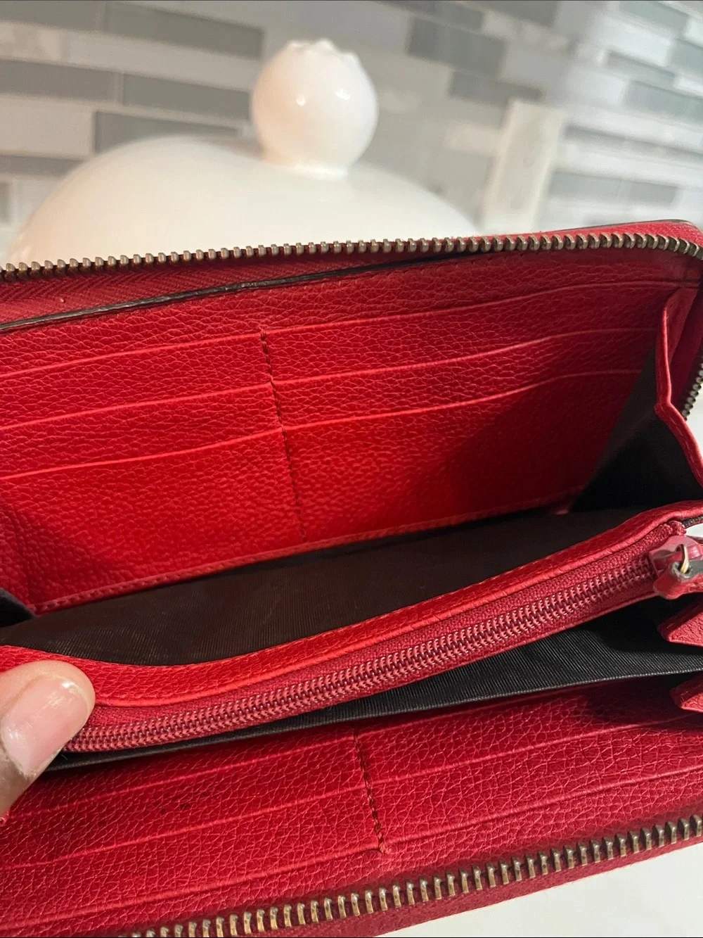 Gucci Red Leather Zip Wallet with Green & Gold Logo - Picture 7 of 10